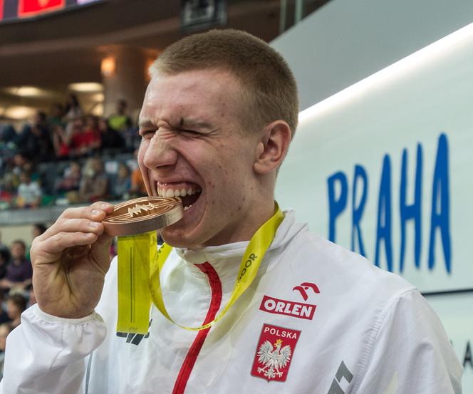 SKOCZYŁ PO MEDAL A POTEM NA MOST KAROLA