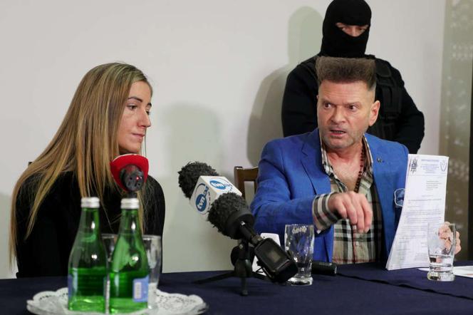 Krzysztof Rutkowski i mama Dominika podczas wtorkowej konferencji prasowej