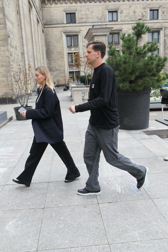 Wojciech Szczęsny z dziećmi na premierze filmu o sobie