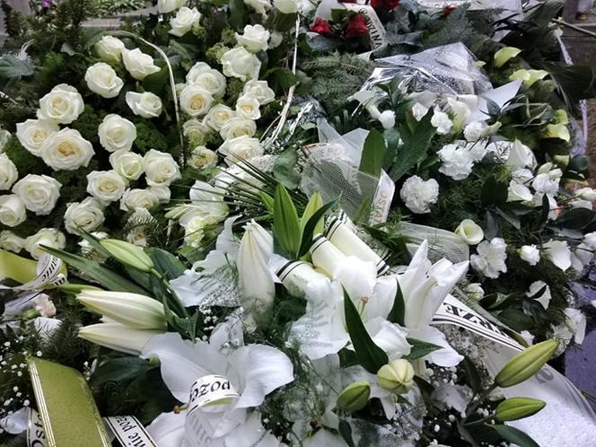 Tragedia w Salisbury. Zamordowane kobiety pochowane w Tarnowie. Grobu nie widać spod kwiatów