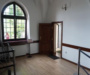 W kolejnym pomieszczeniu również wybieramy prawe drzwi