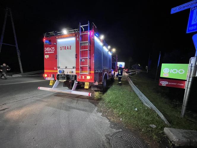 Auto dachowało i wylądowało w...korycie rzeki. Poważny wypadek w Szczyrku