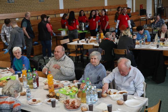 Śniadanie wielkanocne 2024 dla potrzebujących i samotnych w Białymstoku