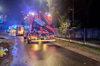 Koszmarny wypadek na torach pod Radomiem! Pociąg huknął w volkswagena. W środku pięcioro nastolatków [ZDJĘCIA]