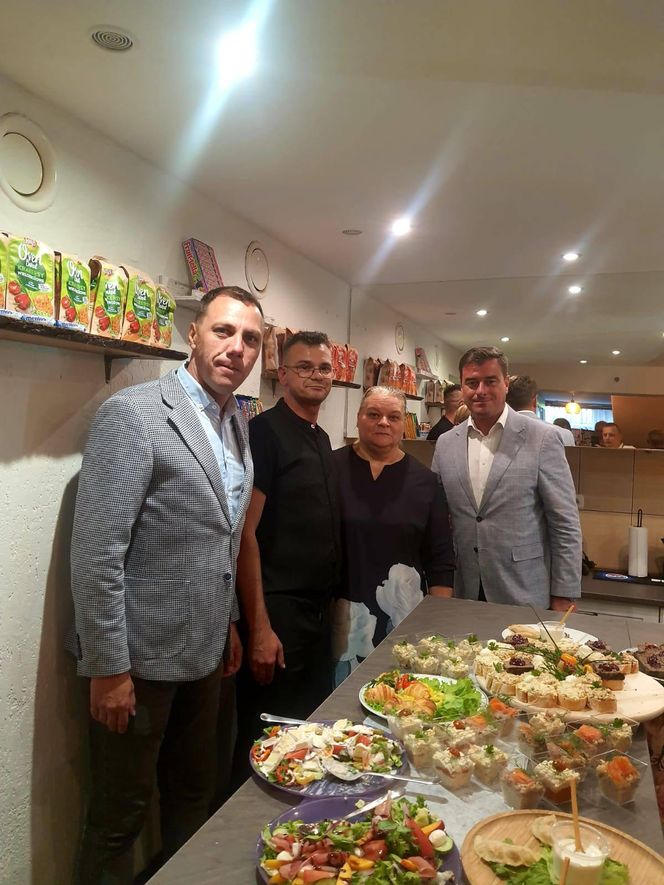 W Urzędzie Miasta Leszna otwarto Bistro Szczypta Smaku. Co można zjeść i za ile?