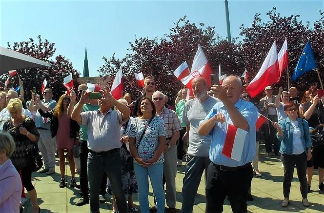 Manifestacja 4 czerwca na placu Solidarności w Szczecinie