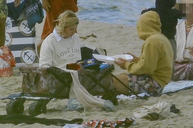 Borys Szyc z rodziną na plaży