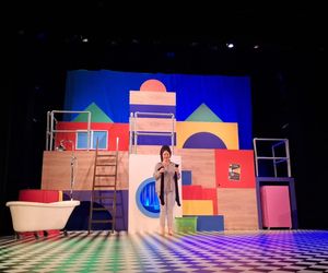 Kolorowe skarpetki i wielka wyobraźnia – premiera nowego spektaklu w Bałtyckim Teatrze Dramatycznym