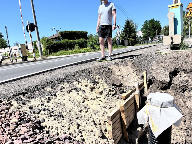 Tomasz Hejna na Przejeździe kolejowy łączącym Morasko z Piątkowem 