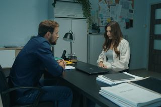 Barwy szczęścia, odcinek 3127: Kodur po stronie Henryka?! Tak przesłucha Reginę, by zrobić z Madzi prowokatorkę mężczyzn! - ZDJĘCIA