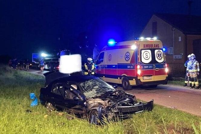 Śmiertelny wypadek w gminie Szumowo. Auto wjechało pod ciężarówkę z mlekiem