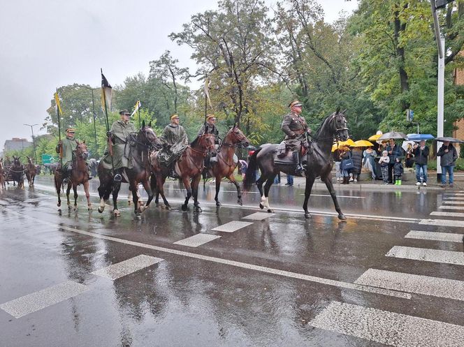 Pochód Gwarkowski 2025 w strugach deszczu