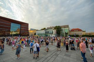 Wrocławskie potańcówki pod chmurką. Sprawdź terminy 