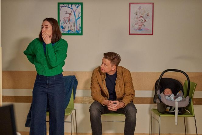 Na Wspólnej odc. 4065. Ania (Sonia Mietielica), Igor (Jakub Wesołowski), syn Jaś (Kazio Wierzbicki)