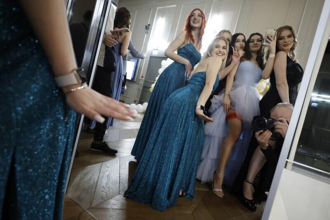 Studniówka na 34. piętrze. Bal maturalny IV LO w Gdańsku [ZDJĘCIA]