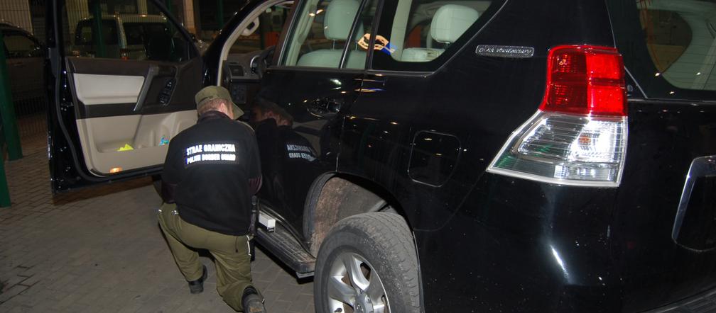Na granicy zatrzymano kradzioną, luksusową toyotę [ZDJĘCIA]