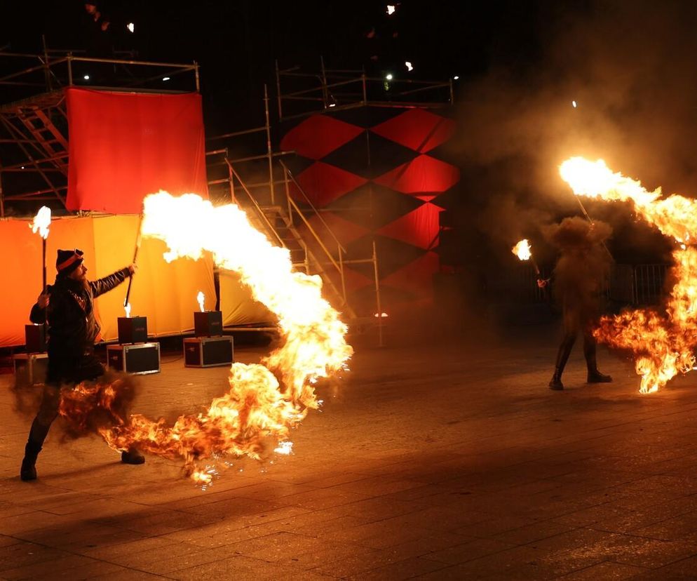 Fire show na pl. Teatralnym przy CSK w Lublinie. Było gorąco! 