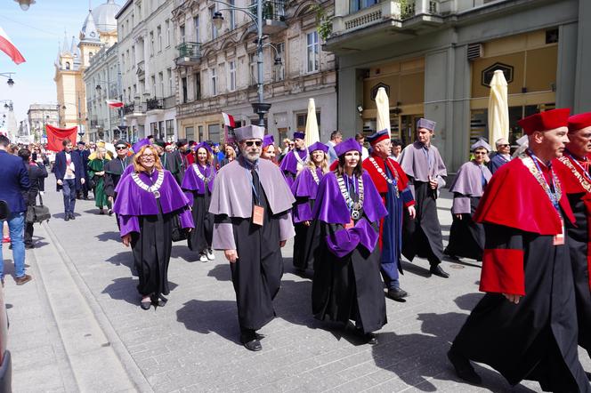 Pochód Juwenaliowy Łódzkich Uczelni. Studenci przejęli Łódź! [ZDJĘCIA]