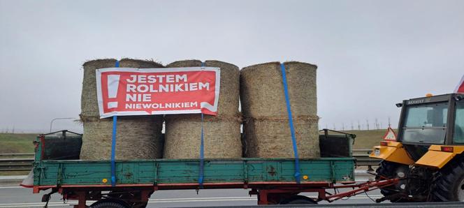 Trwa protest rolników. Drogi na Pomorzu są sparaliżowane. Gdzie trwają utrudnienia? 