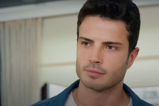 Zeynep przymierzy suknię ślubną, a Ege oszaleje na jej widok.