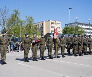 Ponad stu żołnierzy na Placu Solidarności w Olsztynie. Złożyli uroczystą przysięgę [ZDJĘCIA]