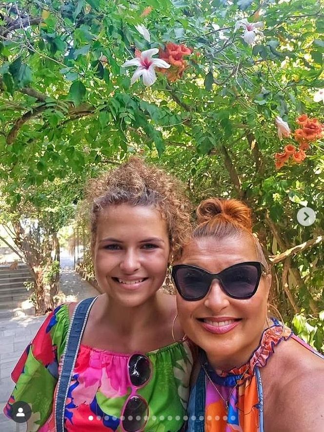 Katarzyna Skrzynecka na wakacjach, ale to córka zgarnia lajki. Te zdjęcia trzeba zobaczyć!