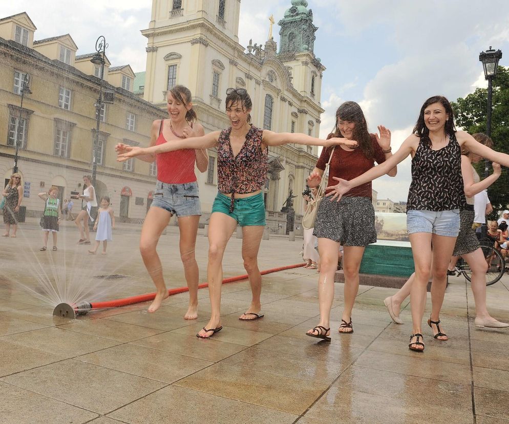 Kurtyny wodne pomagają w walce z upałem