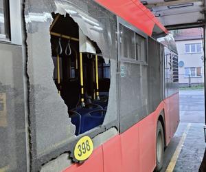 Ktoś strzelił z wiatrówki do autobusu miejskiego w Żywcu. Pasażerka miała dużo szczęścia