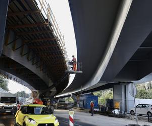 Estakada na Marsa i Żołnierskiej na ukończeniu. Drogowcy pracują w pocie czoła