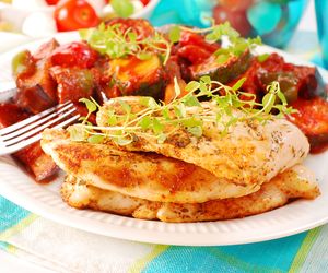 Ratatouille z kurczakiem: pomysł na lekki obiad