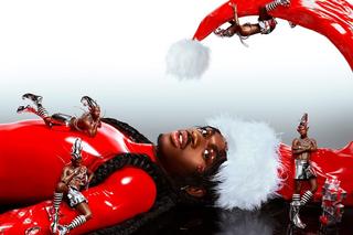 Lil Nas X prezentuje nowy singiel Holiday. Święty Mikołaj daje czadu!