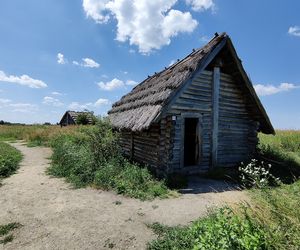 To jedna z najstarszych wsi w woj. lubelskim. Nadaje się na jednodniową wycieczkę niedaleko Lublina