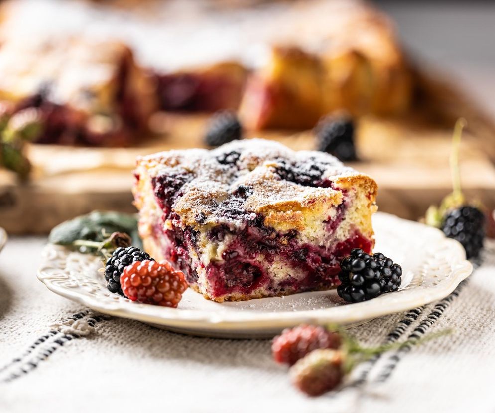 Ciasto sangria zachwyca miękkością i aromatem. Przenieś się do Hiszpanii bez wychodzenia z domu