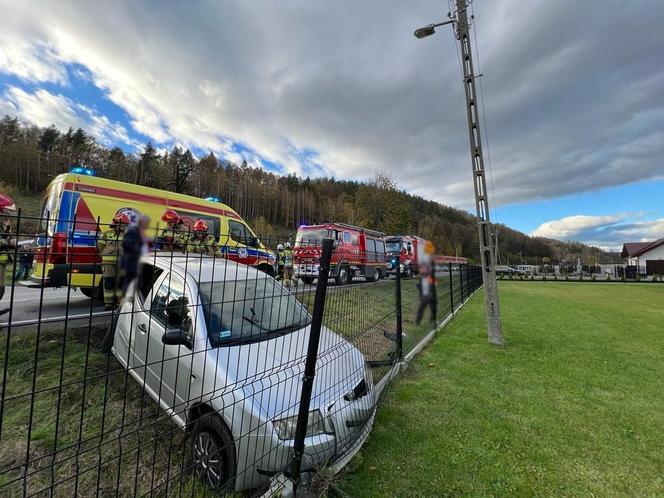 Barcice. Skoda zderzyła się z pociągiem. Kierowca osobówki miał ogromne szczęście