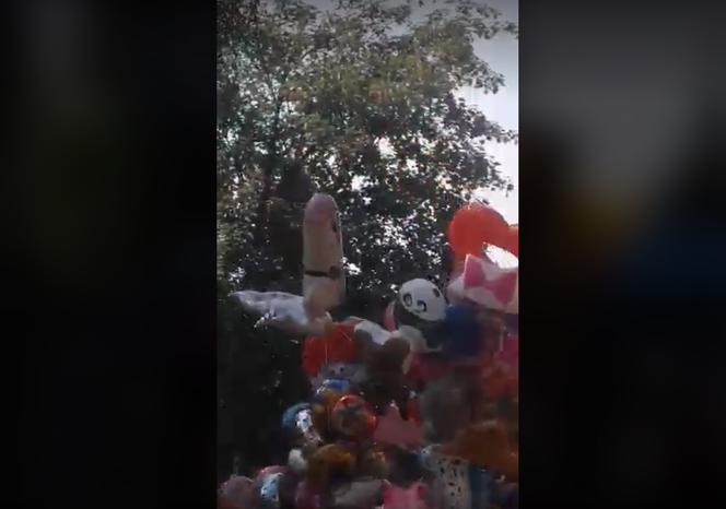 Balonowy penis na odpuście parafialnym