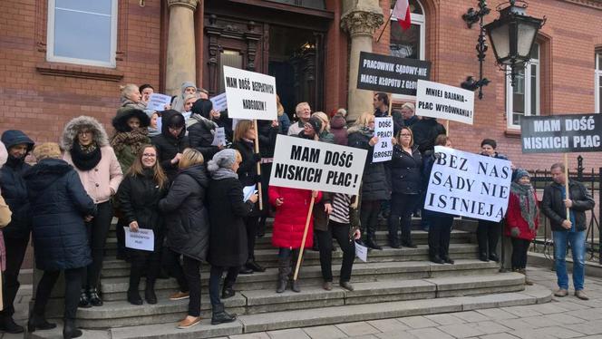 Protest pracowników szczecińskiego sądu