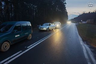 Utrudnienia na DW 908 na wysokości zalewu Nakło-Chechło. Droga zablokowana po wypadku z udziałem pieszego