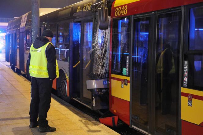 Zderzenie dwóch autobusów miejskich w Warszawie