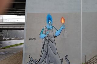 Hades nowym muralem Kawu w Poznaniu