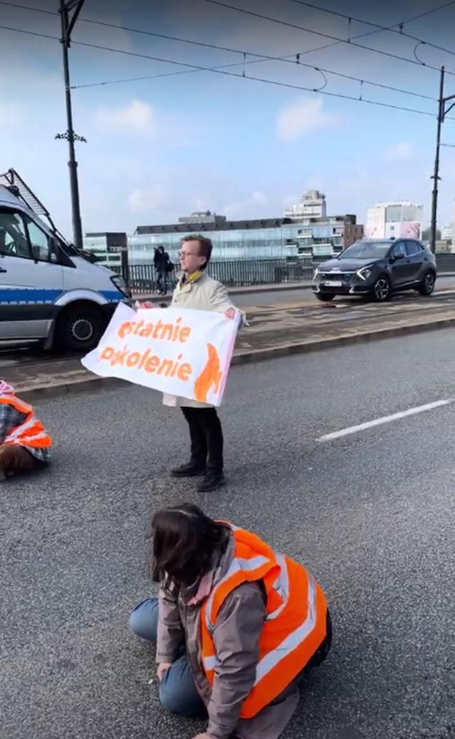 Warszawa. Aktywiści zablokowali most Poniatowskiego