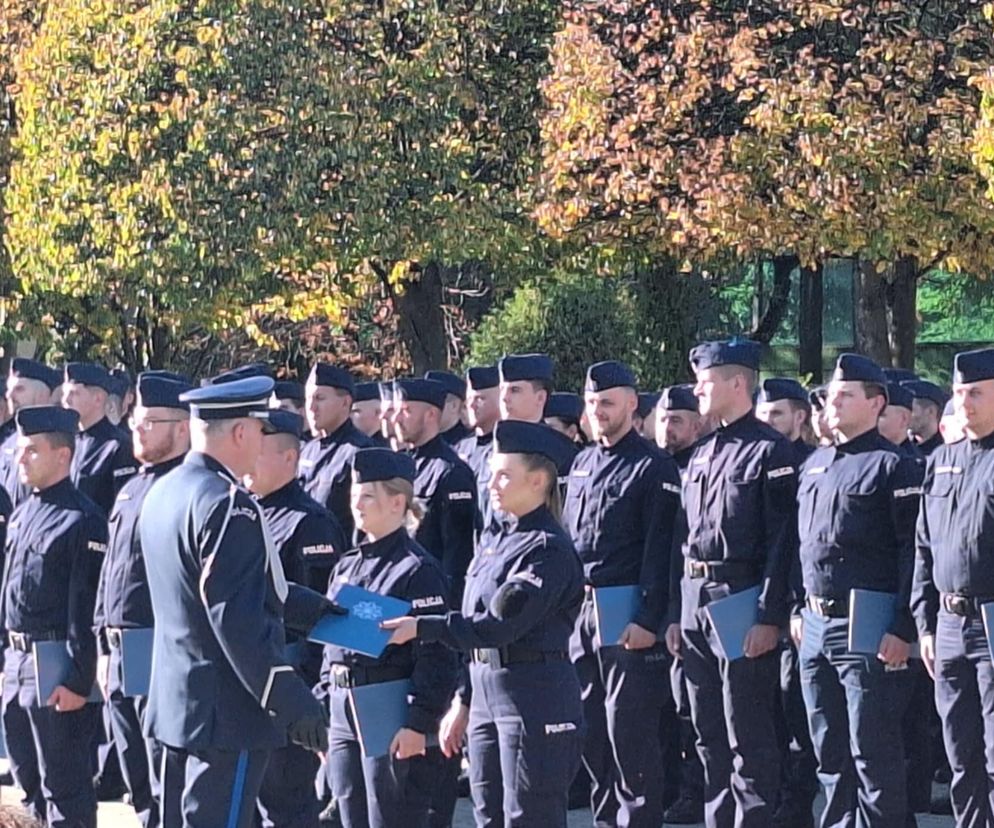 Ponad 200 nowych funkcjonariuszy zakończyło policyjne szkolenie