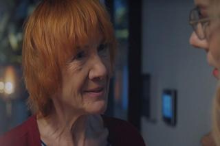 M jak miłość odc. 1790. Sylwia (Hanna Turnau), gosposia Ola (Ewa Kolasińska)	