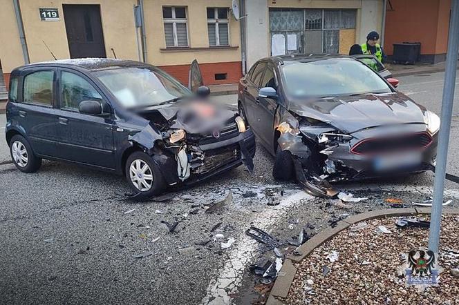 Wypadek na głównym skrzyżowaniu w Wałbrzychu. „Nie zauważył pojazdu jadącego z przeciwka 