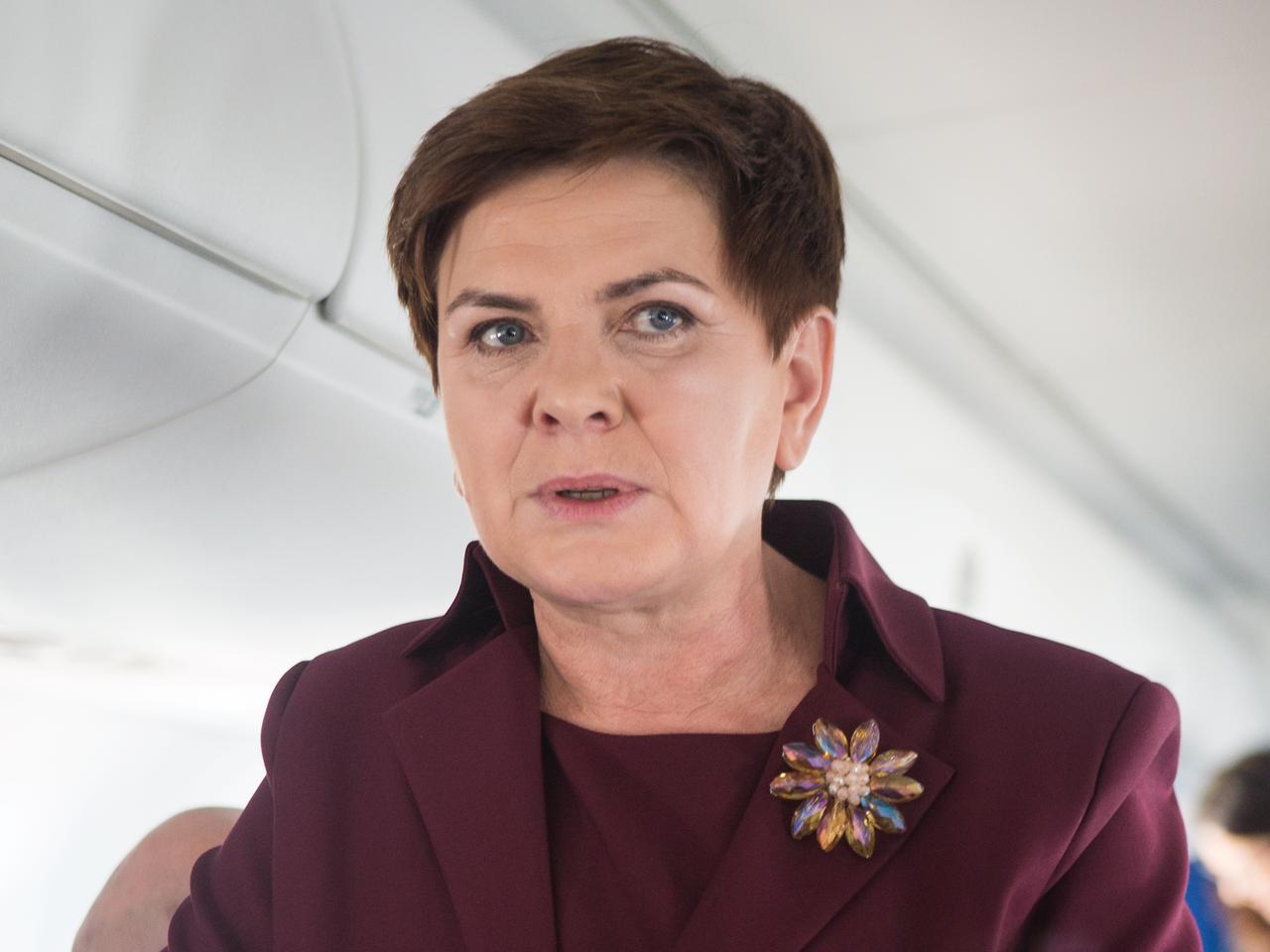 Kopacz zostawiła Szydło 350 butelek wódki