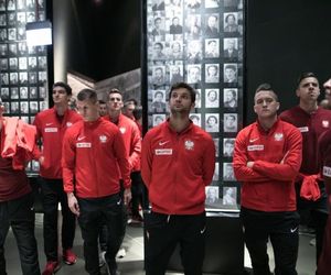Wizyta piłkarzy w Muzeum II Wojny Światowej