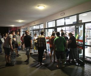 Pożar w Ząbkach. Wielkie poruszenie! Ludzie z całego miasta ruszyli z pomocą 