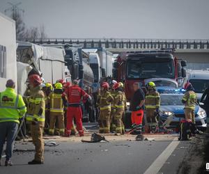 Kabina ciężarówki została zmiażdżona. Kierowca nie żyje! 