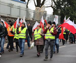 Protest rolników 20 marca w Lublinie. Przeszli ulicami miasta pod LUW