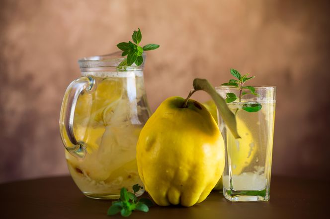 Pigwa w słoikach – przepis na domowy, rozgrzewający kompot na zimę