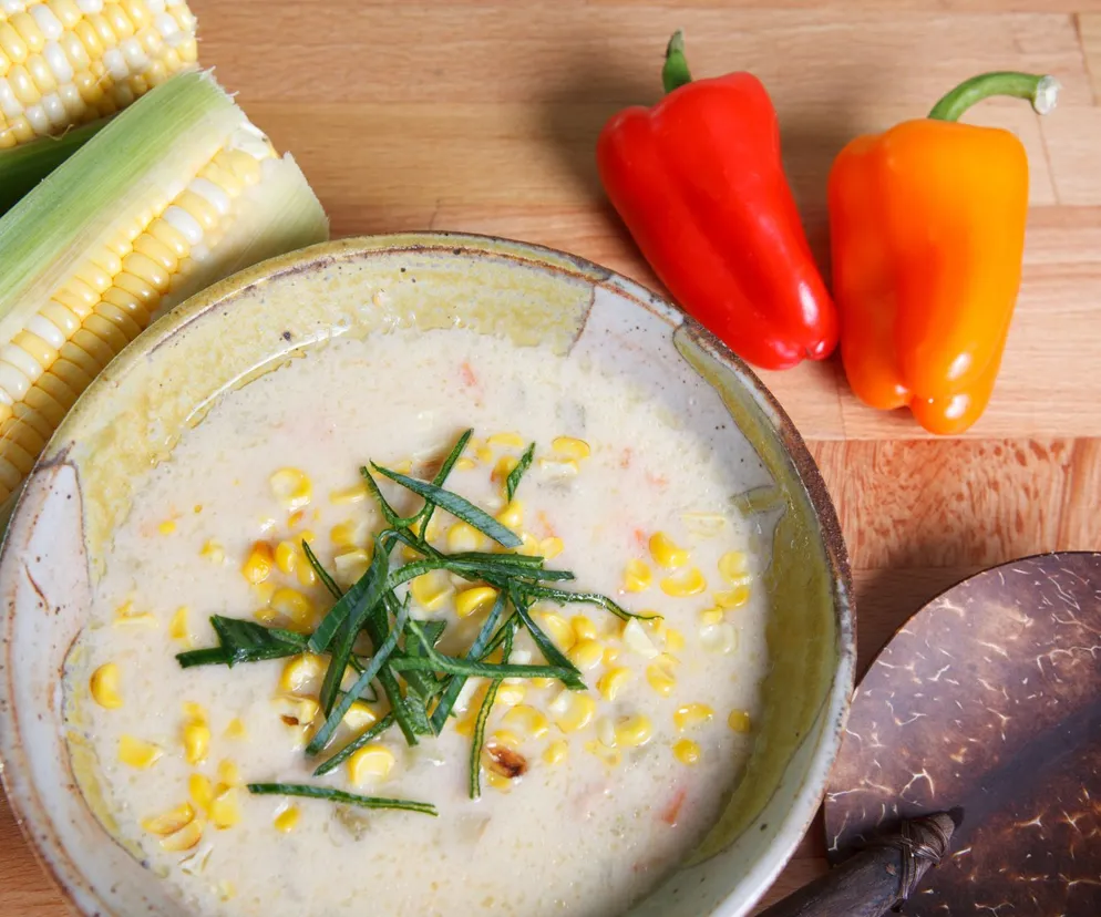 Zupa z papryką i kukurydzą na ostro. Aksamitna przyjemność z pikantnym twistem
